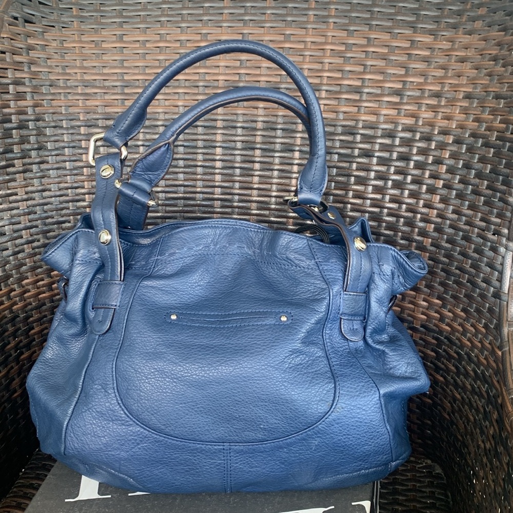 B Makowsky Women Leather Shoulder Bag - Picture 4 of 16